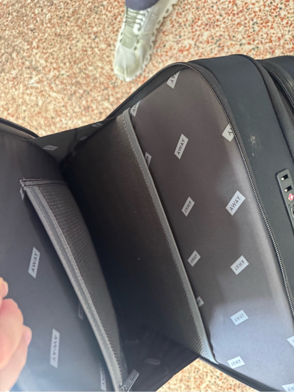 Away Black Softside Carry-On Rolling Spinner Suitcase Luggage - Picture 10 of 15